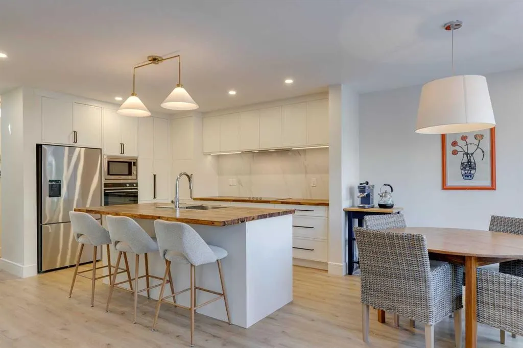 254 Scenic View Close NW