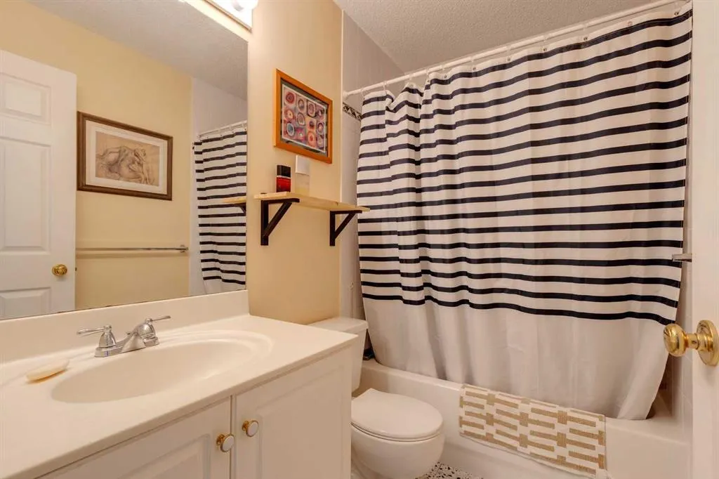 254 Scenic View Close NW
