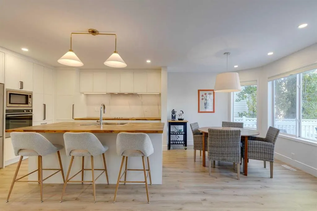 254 Scenic View Close NW