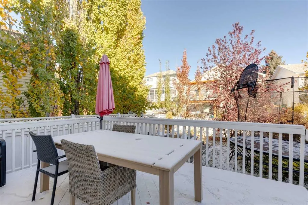 254 Scenic View Close NW