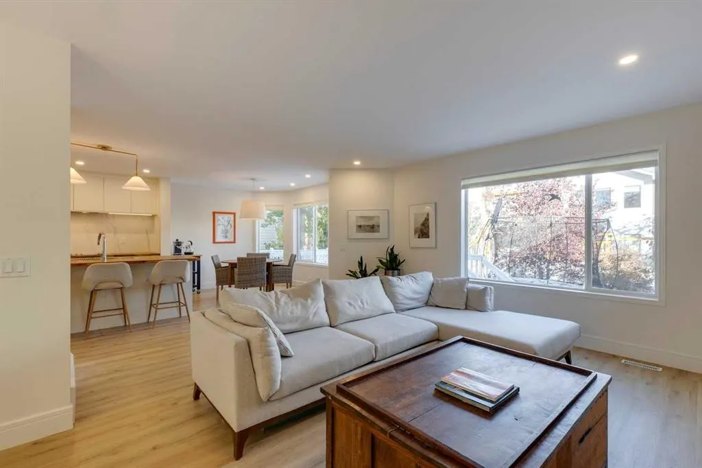 254 Scenic View Close NW