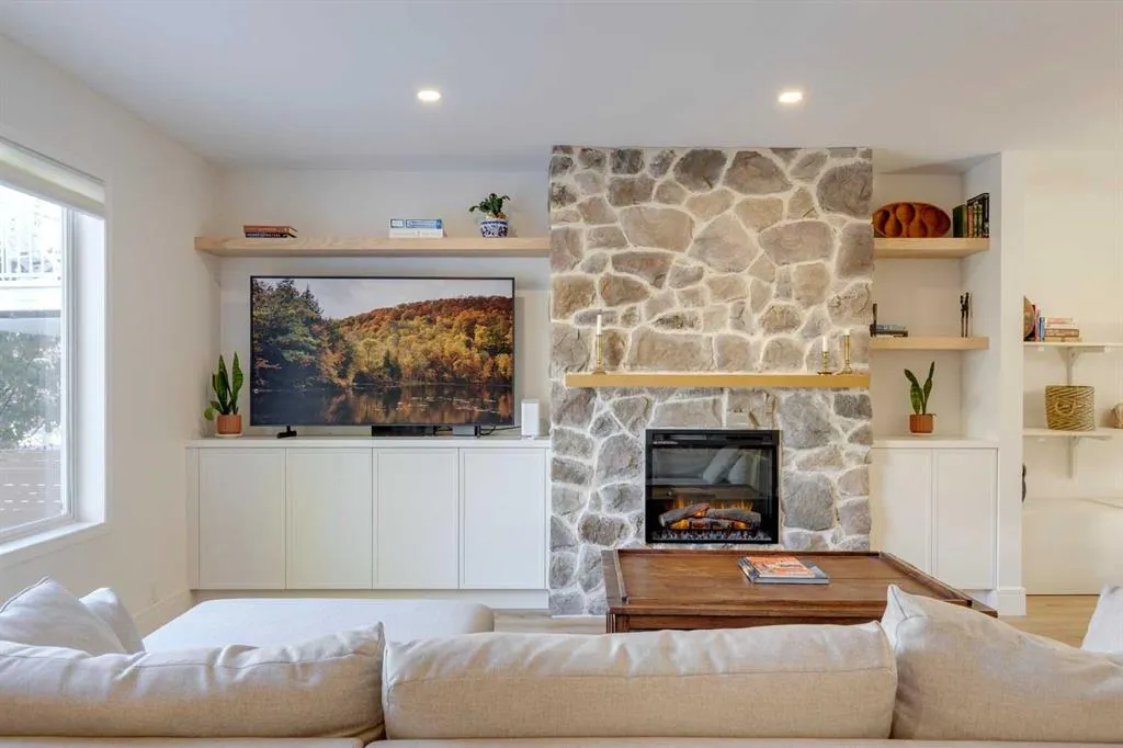 254 Scenic View Close NW