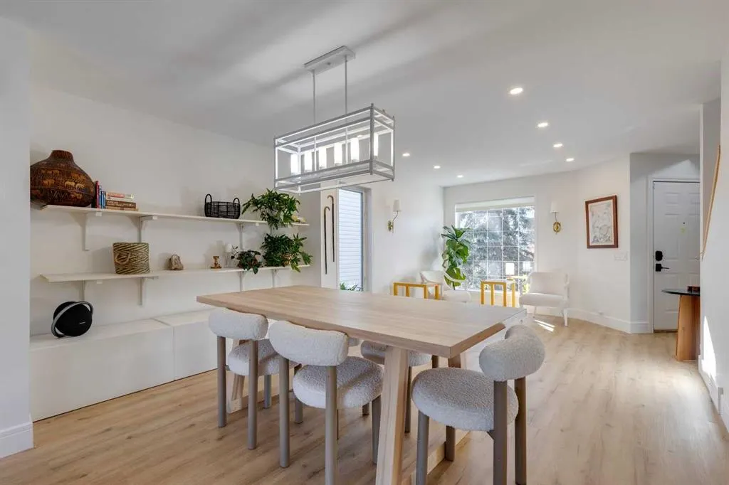 254 Scenic View Close NW