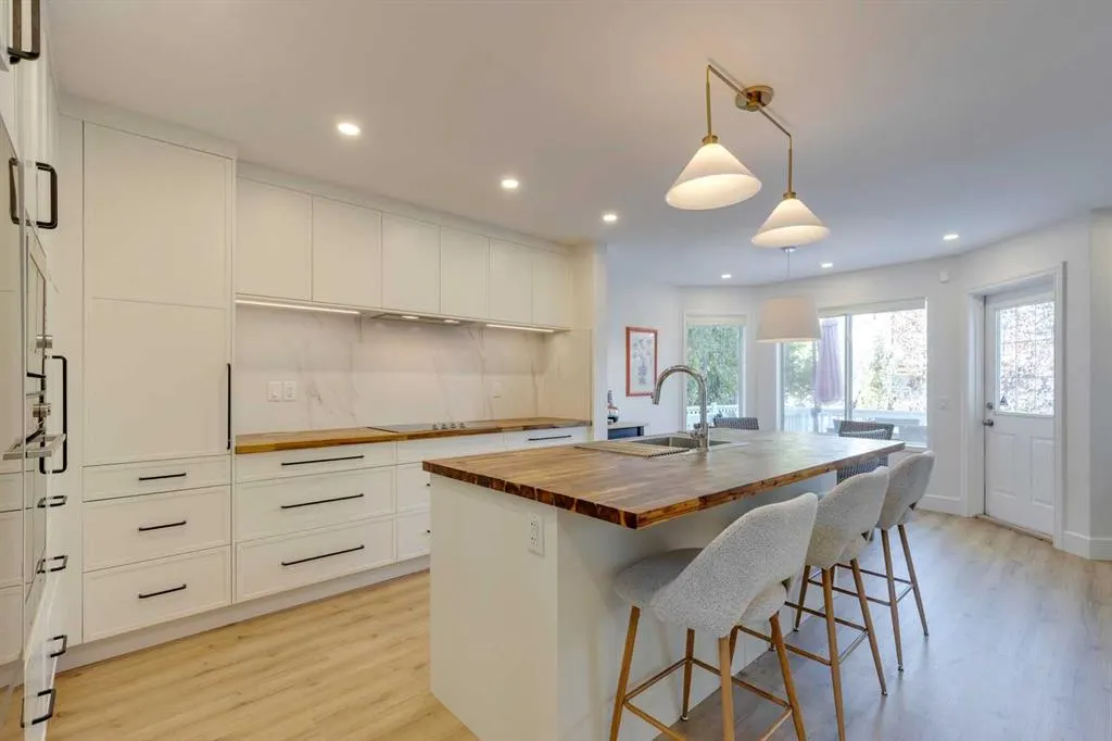 254 Scenic View Close NW
