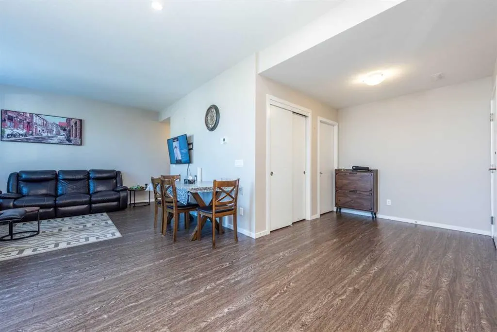 225 Redstone Walk NE, #203