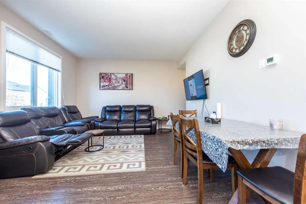 225 Redstone Walk NE, #203