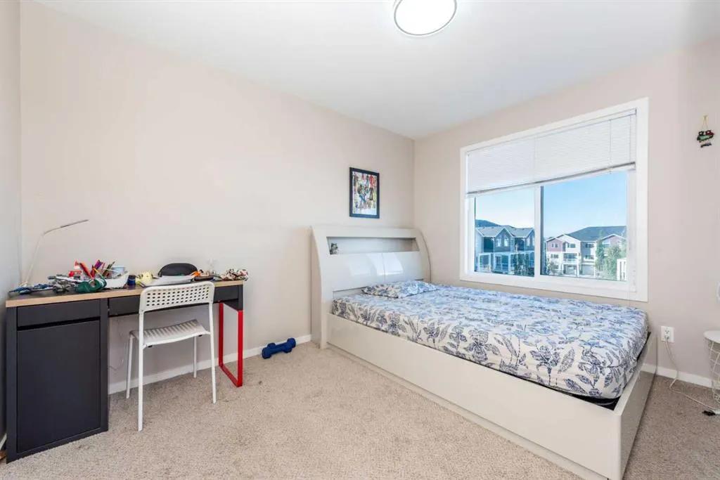 225 Redstone Walk NE, #203