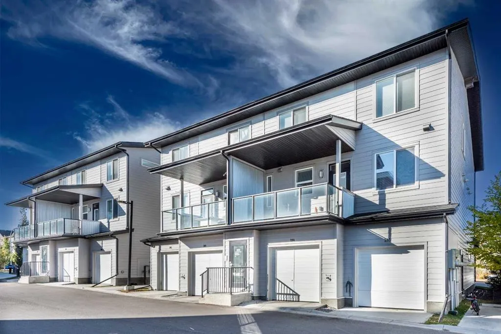 225 Redstone Walk NE, #203