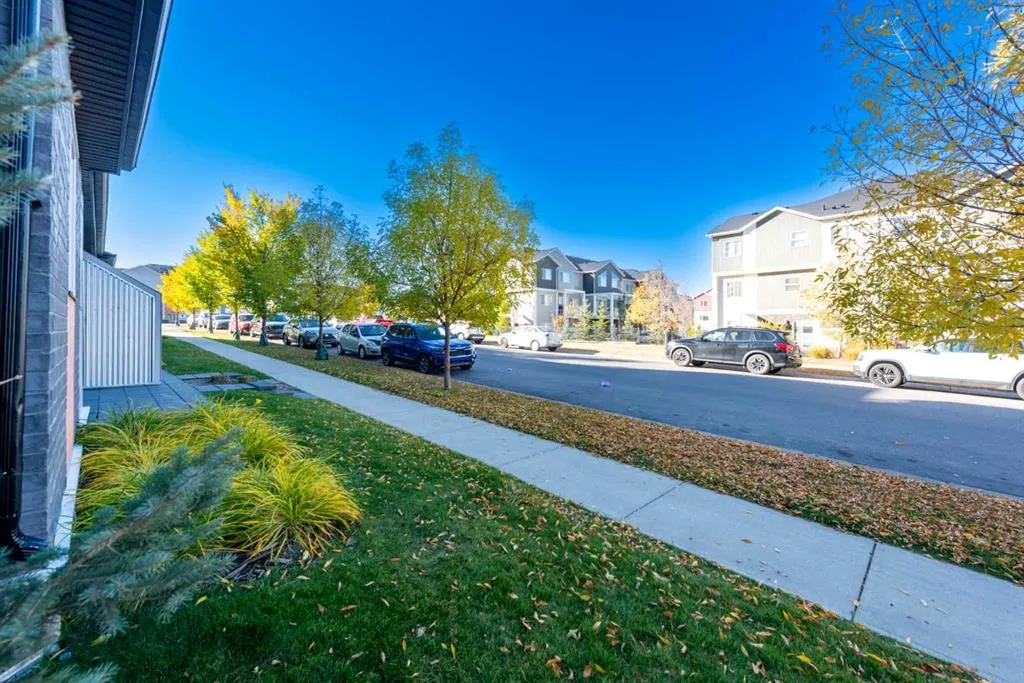 225 Redstone Walk NE, #203