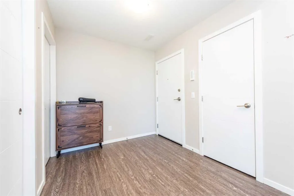 225 Redstone Walk NE, #203