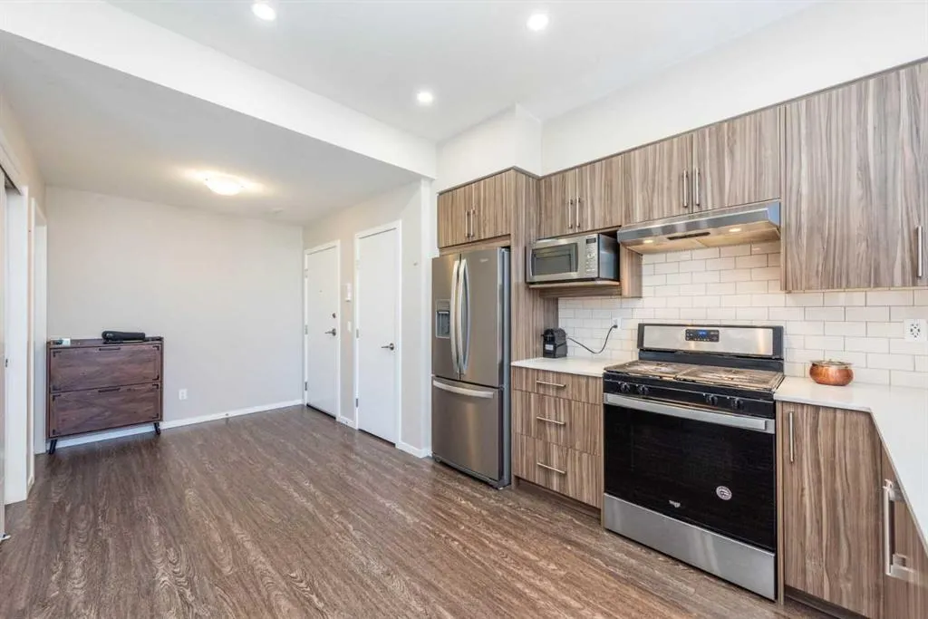225 Redstone Walk NE, #203