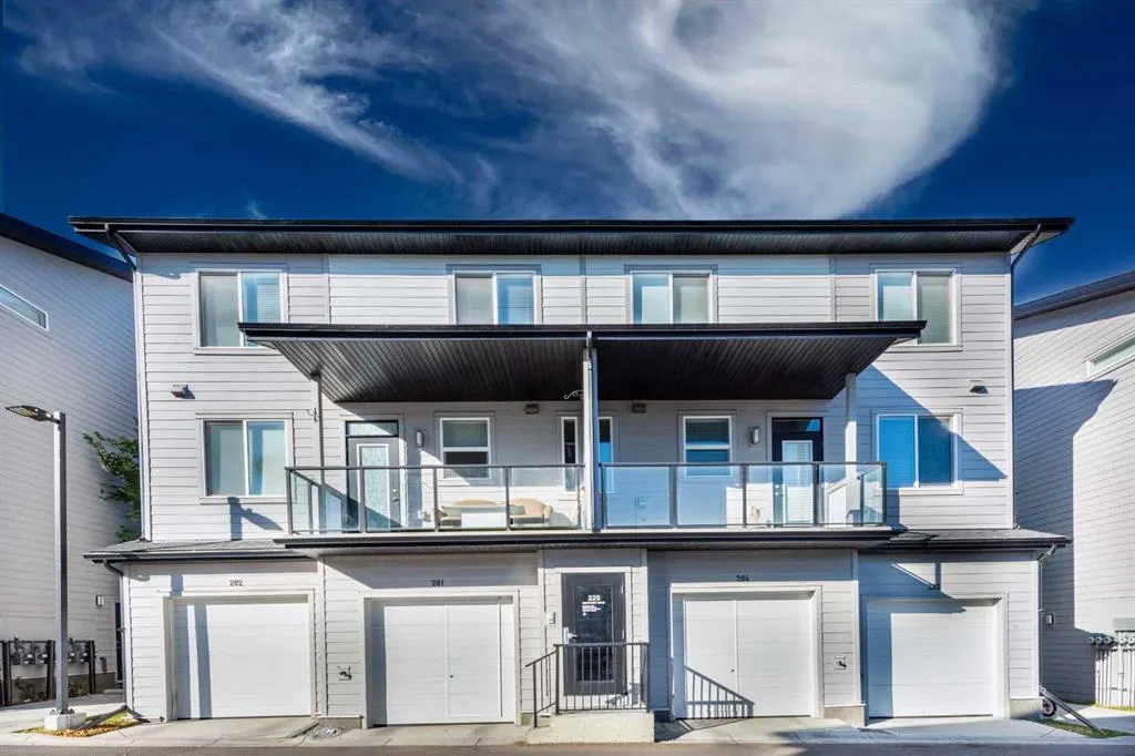 225 Redstone Walk NE, #203