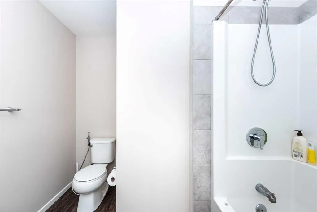 225 Redstone Walk NE, #203