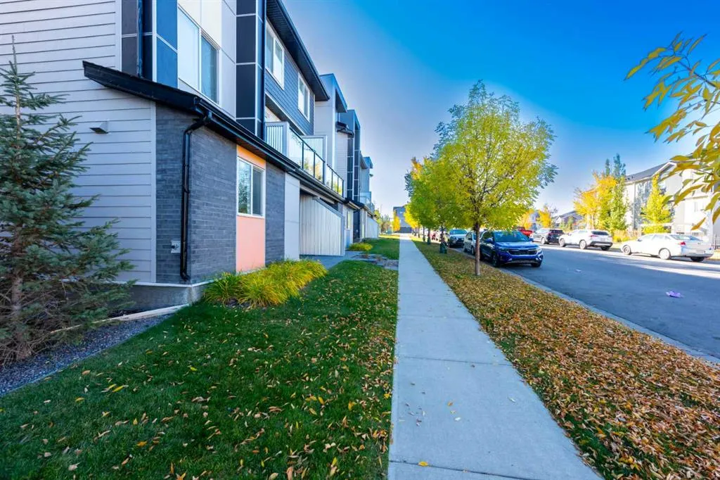 225 Redstone Walk NE, #203