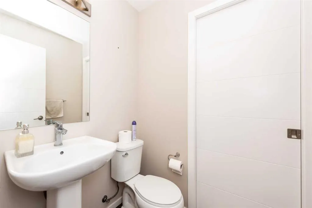 225 Redstone Walk NE, #203