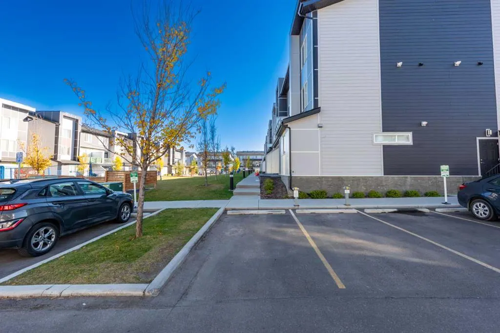 225 Redstone Walk NE, #203