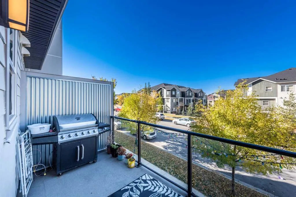 225 Redstone Walk NE, #203