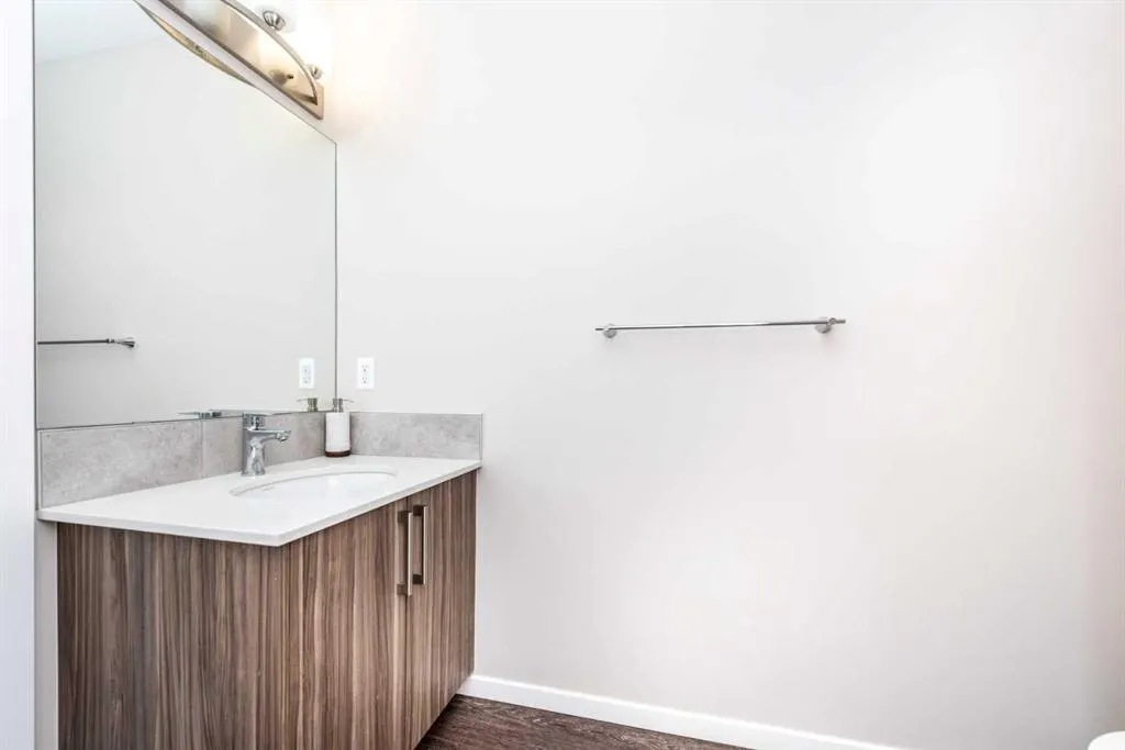 225 Redstone Walk NE, #203
