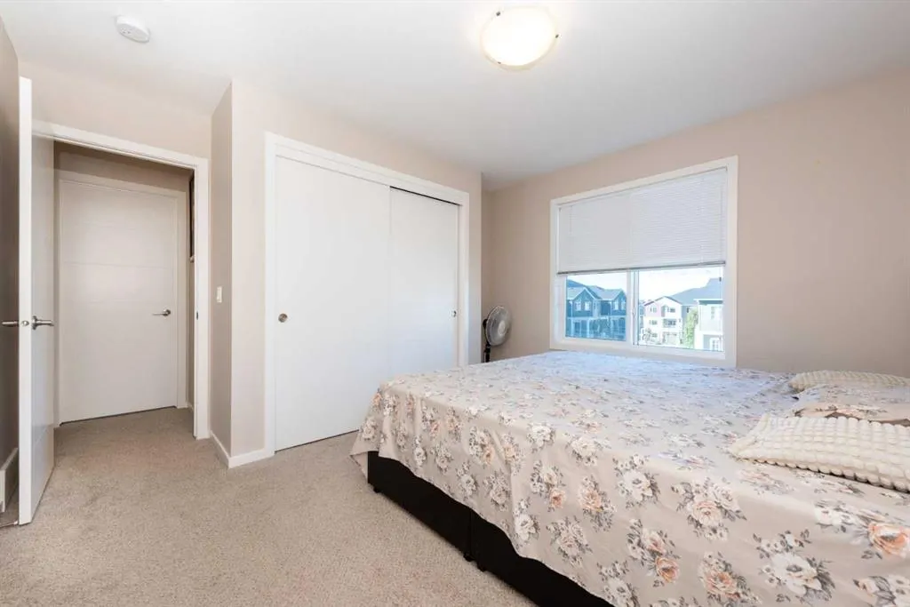 225 Redstone Walk NE, #203