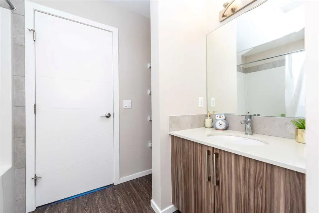 225 Redstone Walk NE, #203