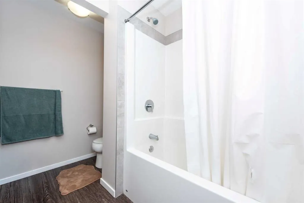 225 Redstone Walk NE, #203