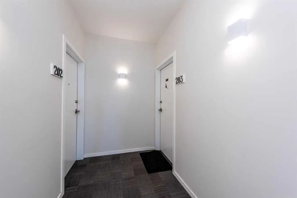 225 Redstone Walk NE, #203