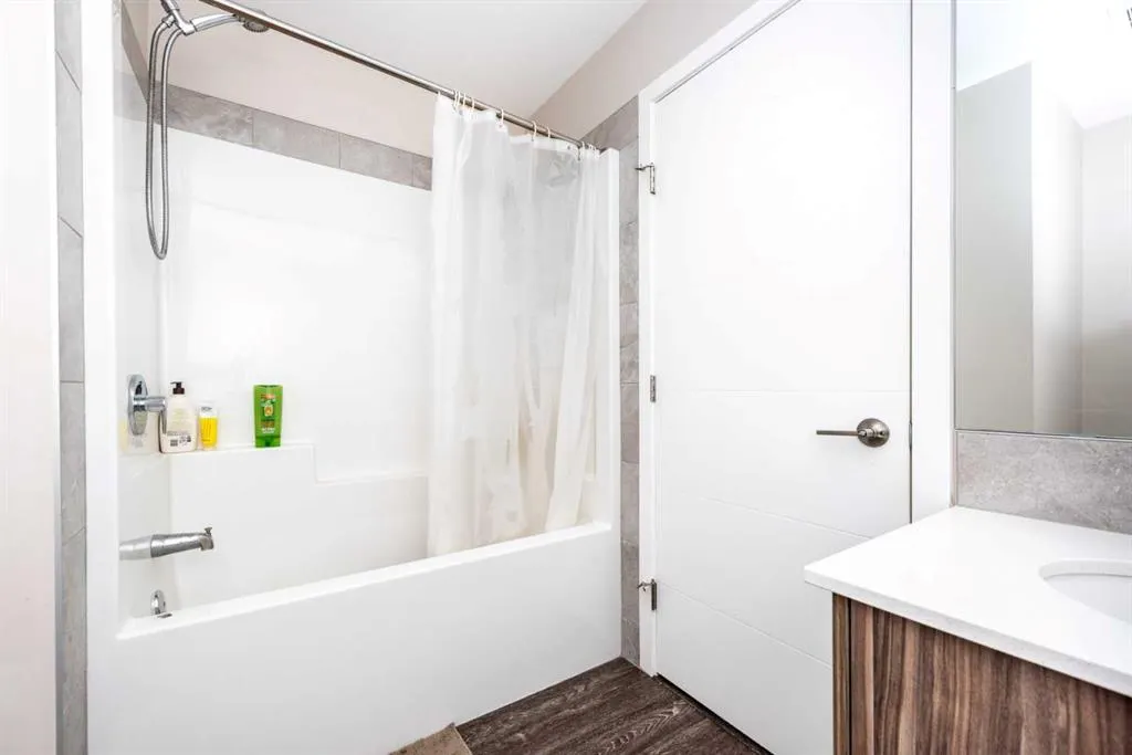 225 Redstone Walk NE, #203