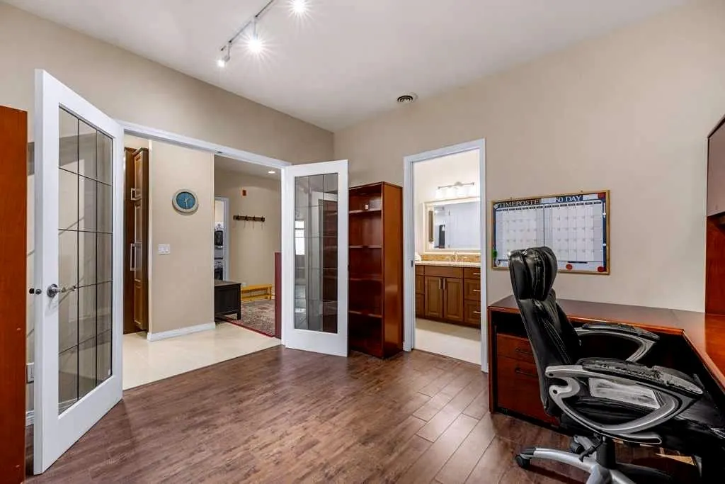 103 10 Avenue NW, #402