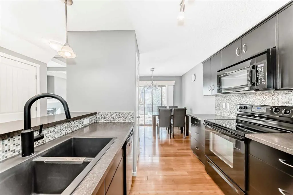 136 Sage Valley Drive NW