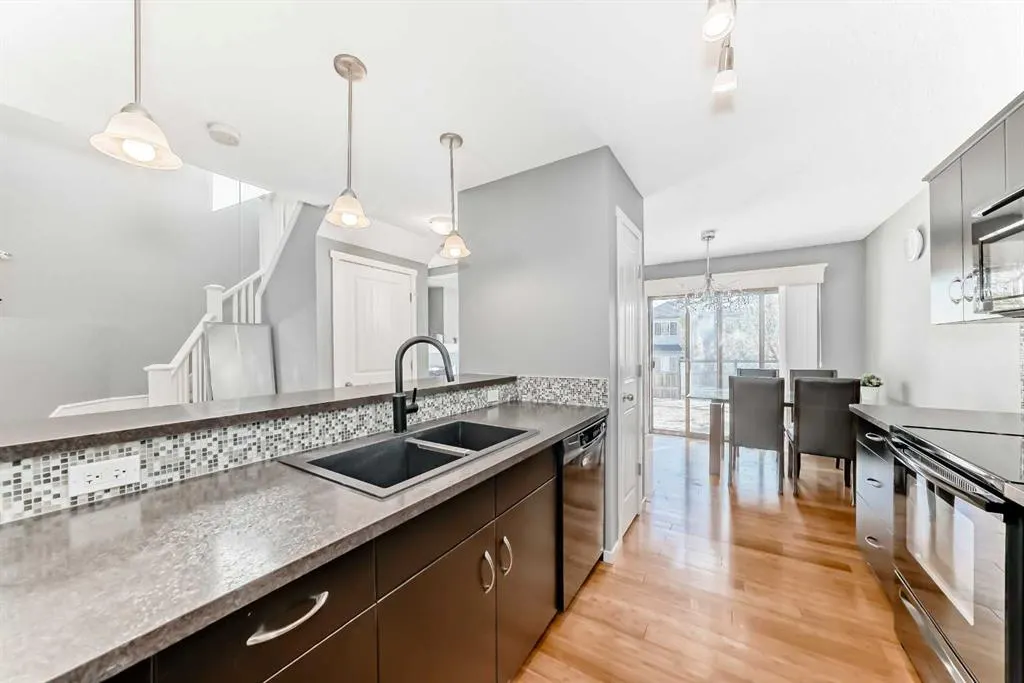 136 Sage Valley Drive NW
