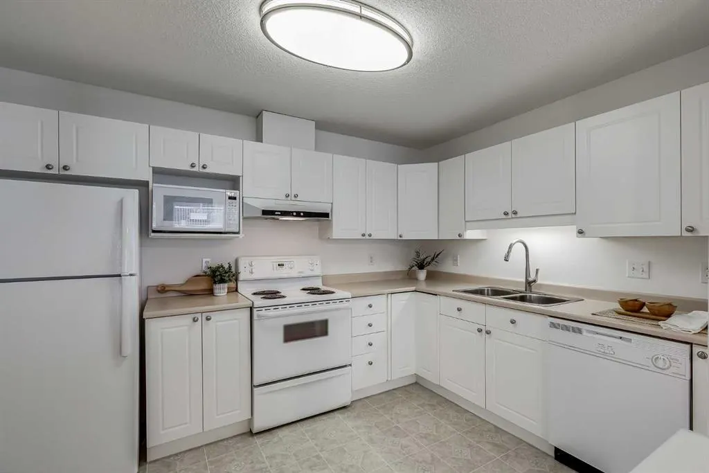 3000 Sienna Park Green SW, #3205