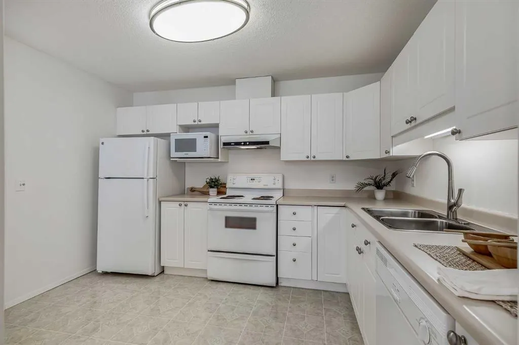 3000 Sienna Park Green SW, #3205