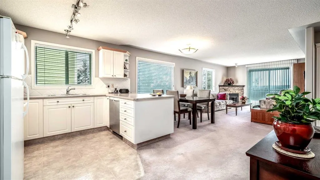 7451 Springbank Boulevard SW, #2206