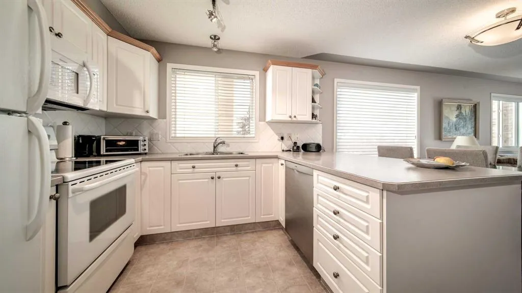 7451 Springbank Boulevard SW, #2206