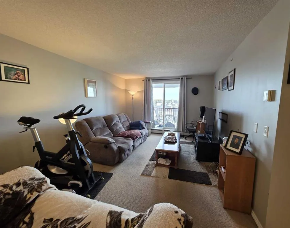 9 Country Village Bay NE, #404