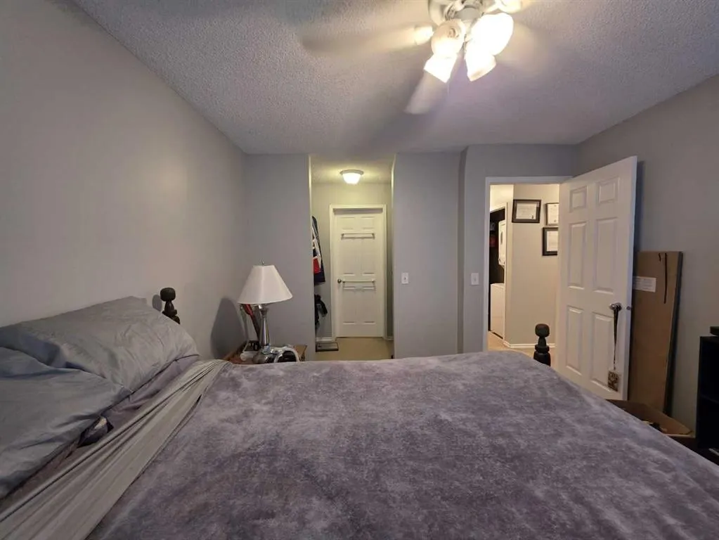 9 Country Village Bay NE, #404