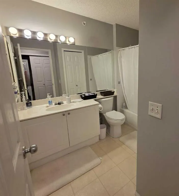 9 Country Village Bay NE, #404