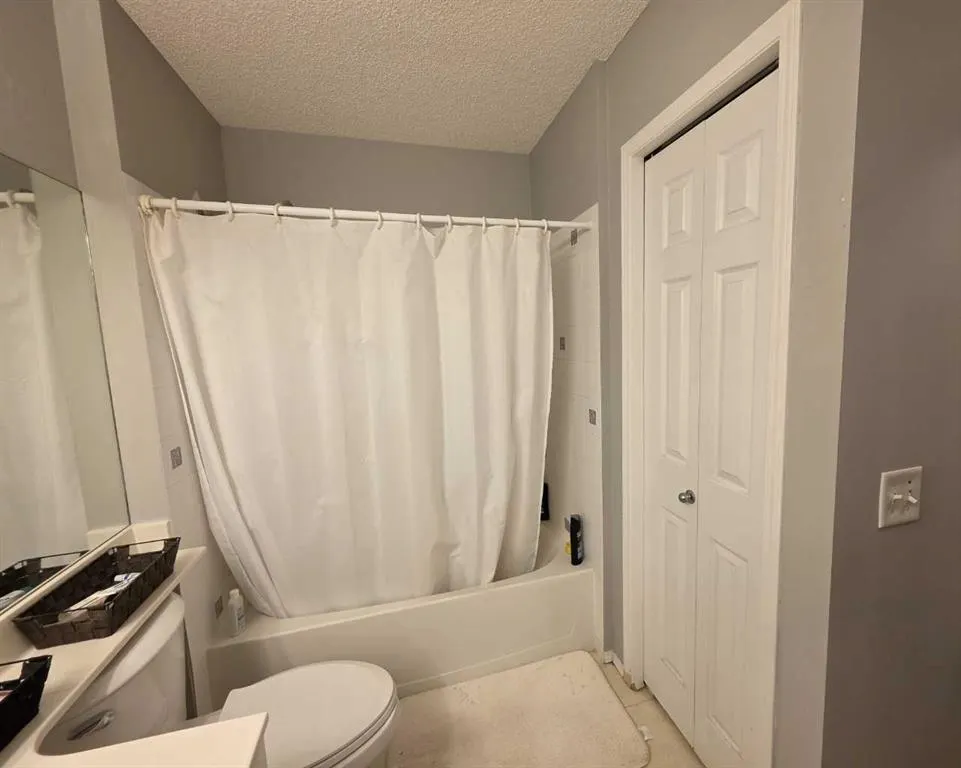 9 Country Village Bay NE, #404