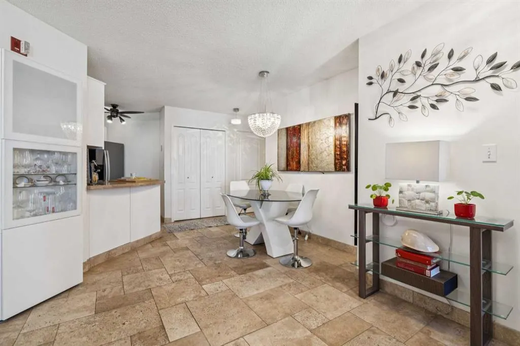 30 Sierra Morena Mews SW, #204