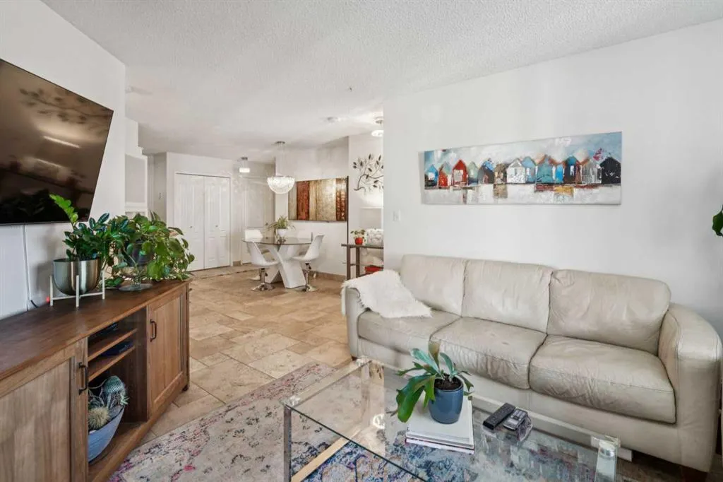 30 Sierra Morena Mews SW, #204