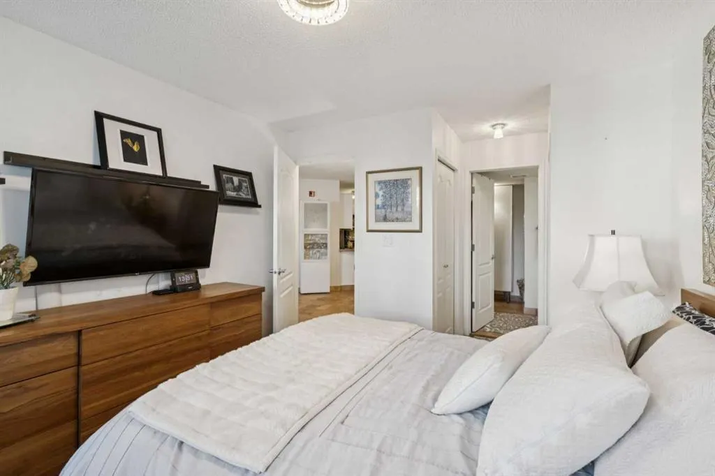 30 Sierra Morena Mews SW, #204