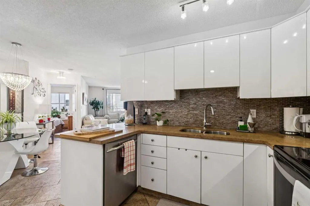 30 Sierra Morena Mews SW, #204