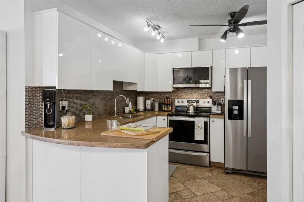 30 Sierra Morena Mews SW, #204