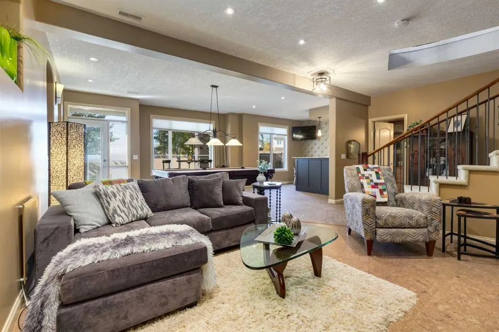 100 Royal Manor NW