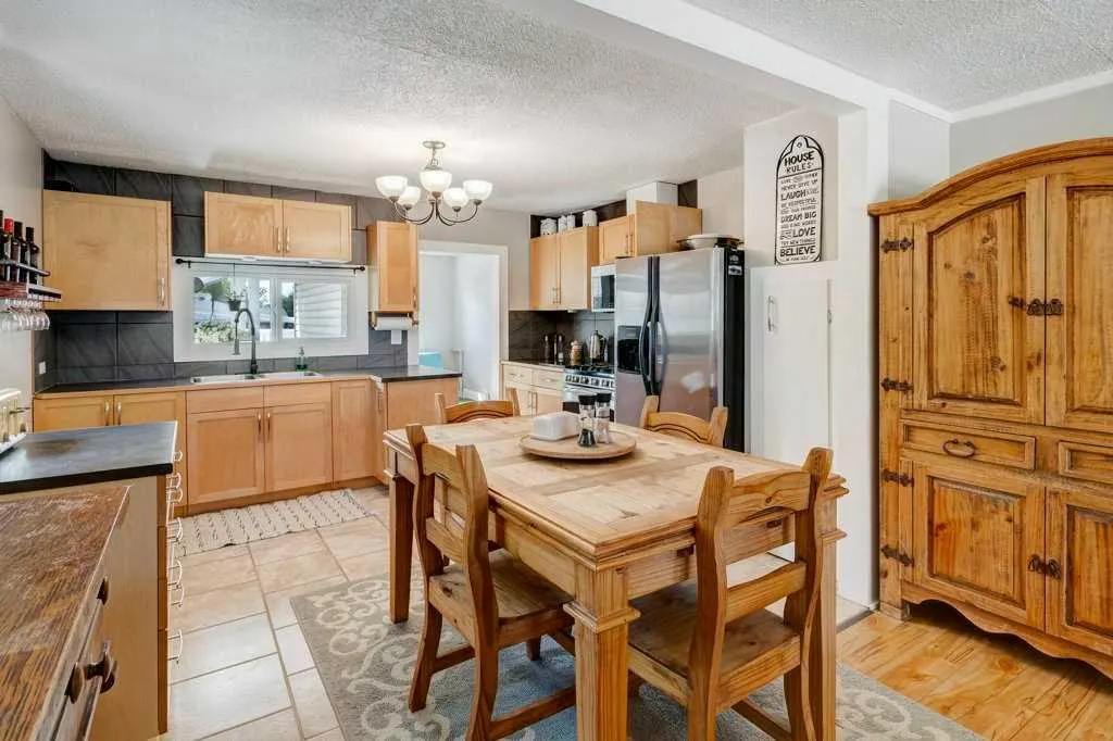 5223 3 Street W