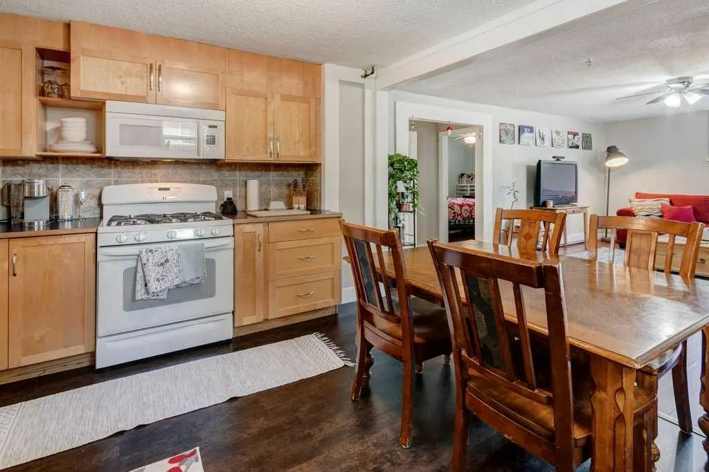 5223 3 Street W