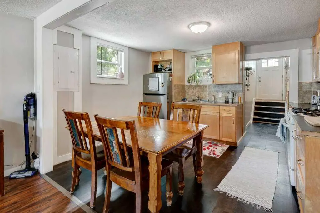 5223 3 Street W