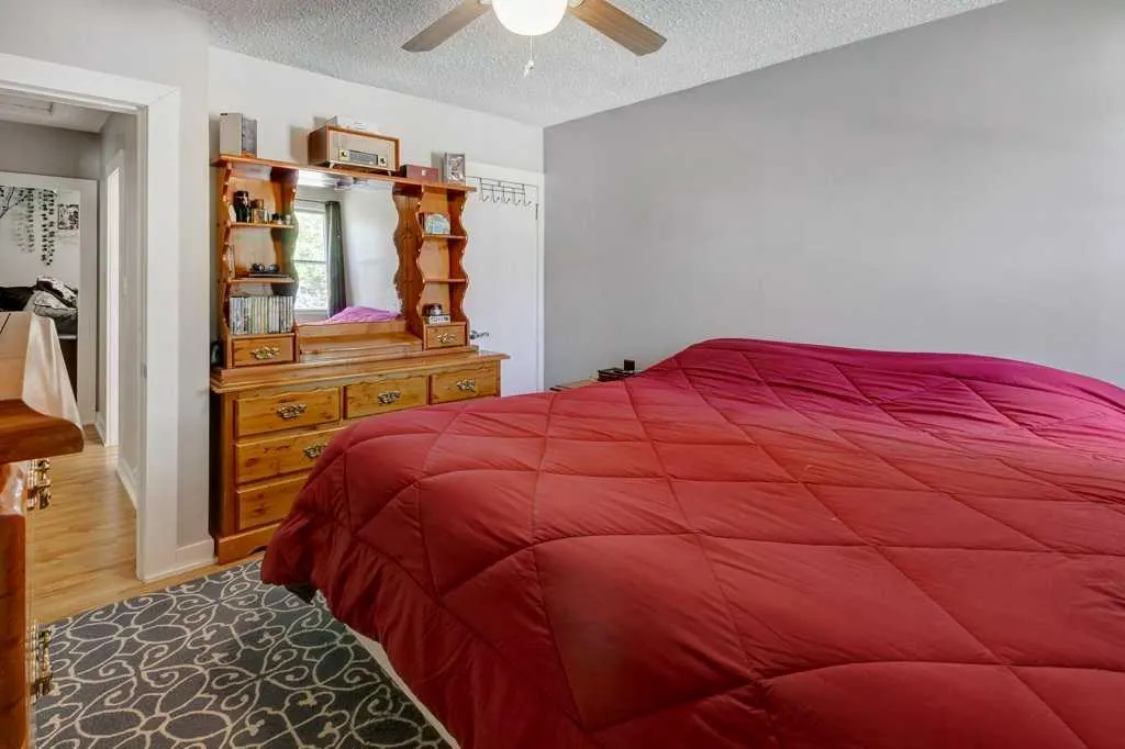 5223 3 Street W