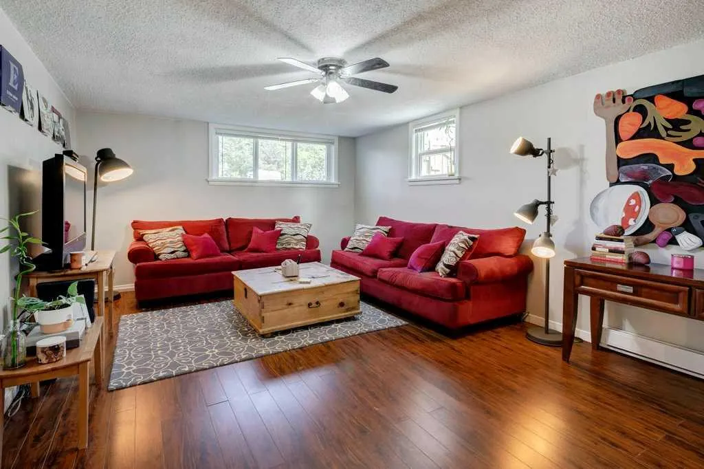 5223 3 Street W