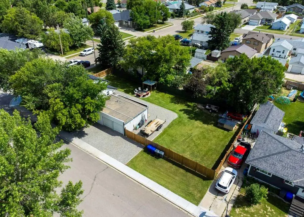 5223 3 Street W